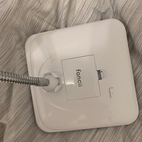 Fancy suction mirror with 10x zoom! - Picture 2 of 5